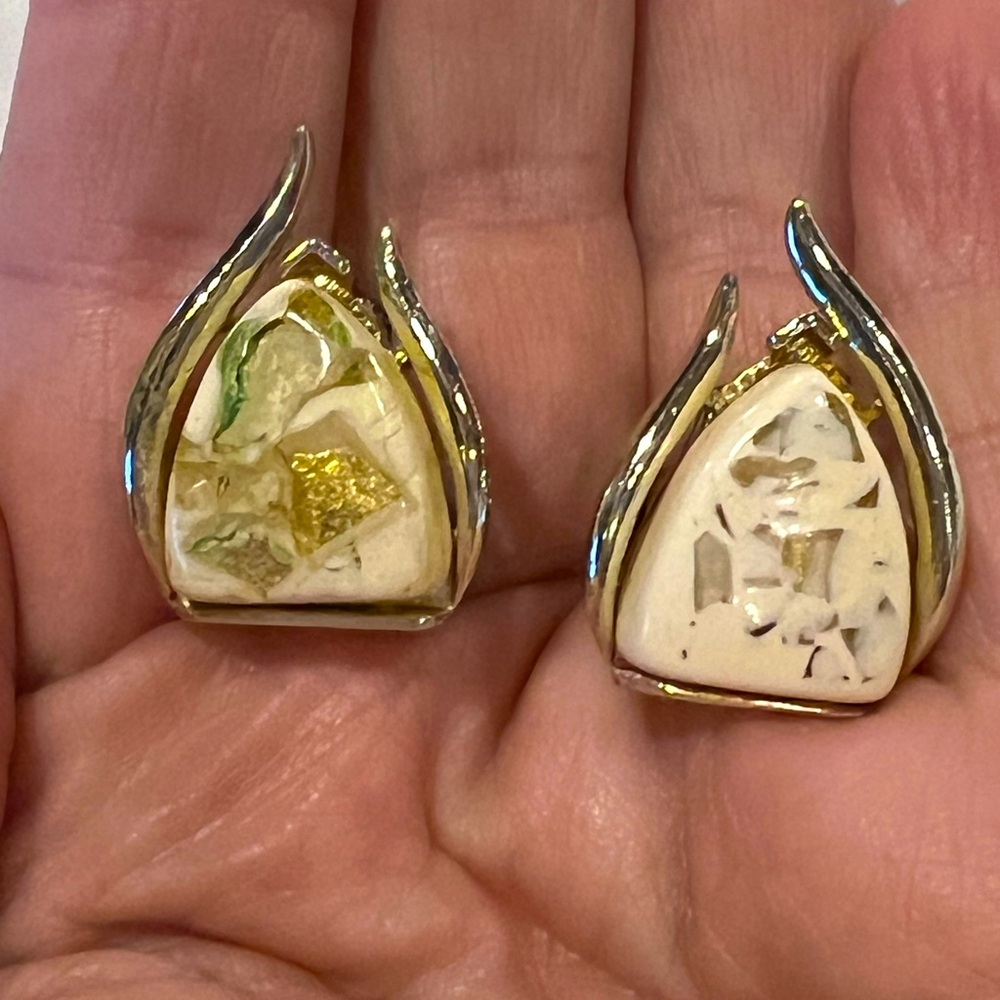 Vintage Coro Thermoset Confetti Lucite Clip On Earrings Silver Tone. Signed
